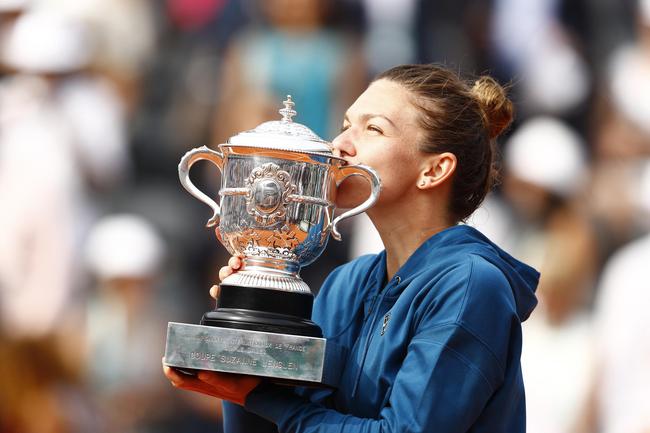 哈勒普亲吻奖杯