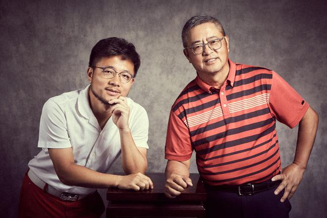 王大骐(左)父子的合影