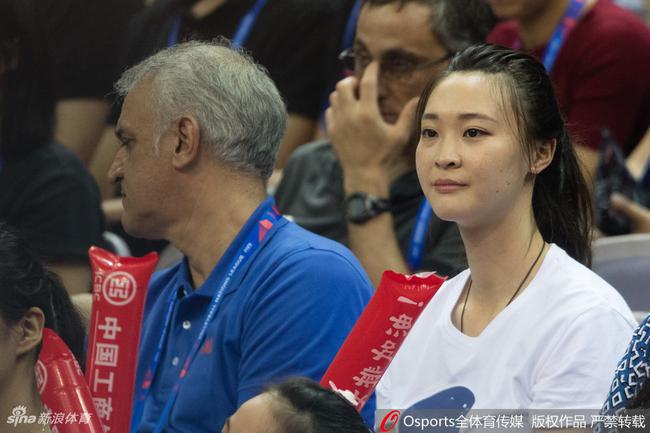 惠若琪观战世界女排联赛