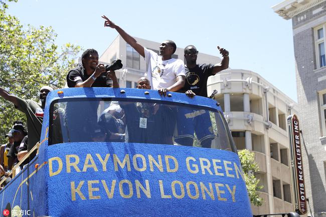 鲁尼跟勇士续约