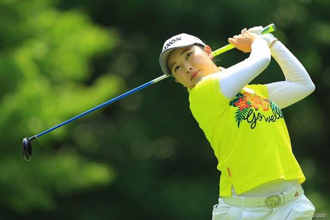 日本姑娘小祝樱领先