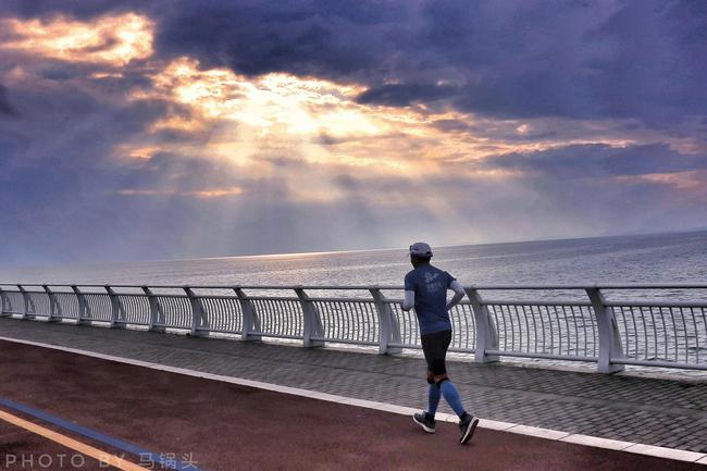 金飞豹:有种付出叫100天的磨难,跑过百马如凤凰涅盘_跑步频道_新浪