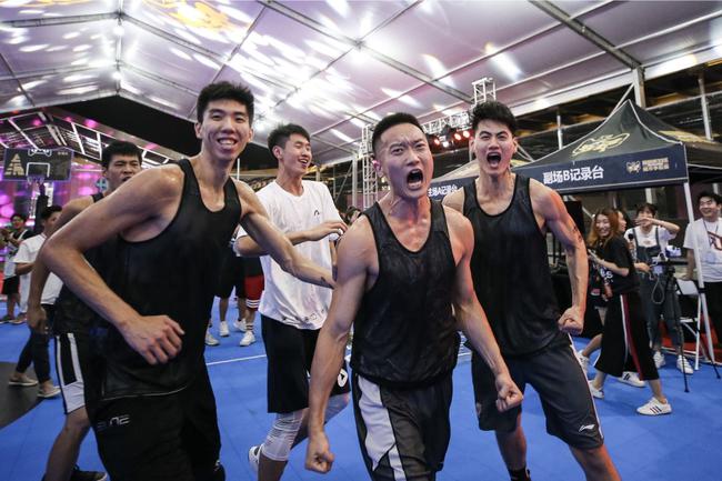 上海大鲨鱼队在比赛中身为cba上海大鲨鱼一线队的队员,唐子豪现在有一