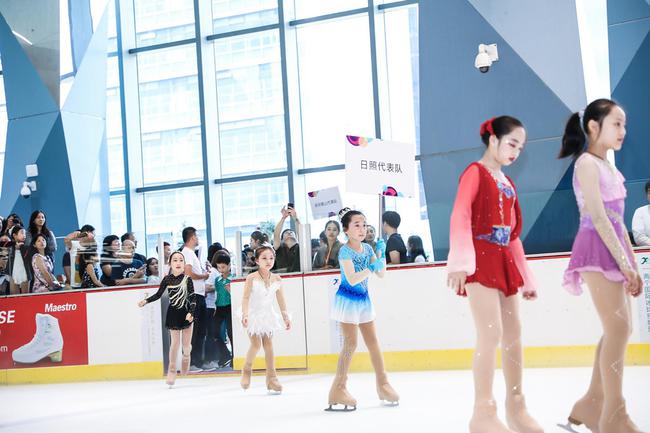 南山冰纷万象冰场开业不到一年迅速引爆网络