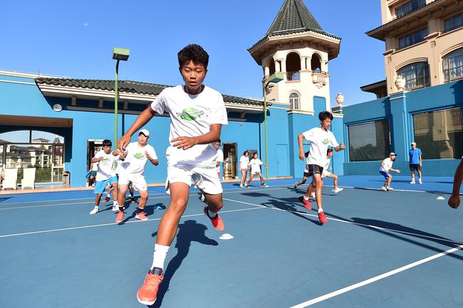 海峡两岸青少年网球交流训练营在广州星河湾开营