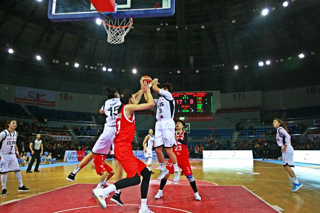 江苏女篮95-68大胜新疆女篮