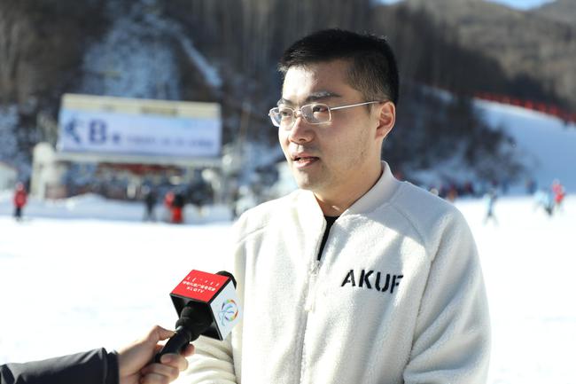 新浪体育冰雪频道总监-杨志