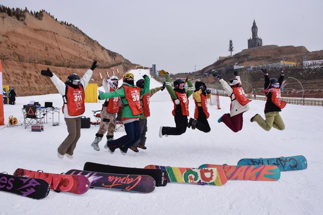 新浪杯高山滑雪公开赛采薇庄园站圆满落幕