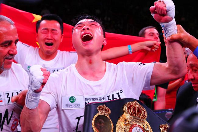 作者在徐灿夺冠现场拍摄的这张图，成了赛后传播最广的一张