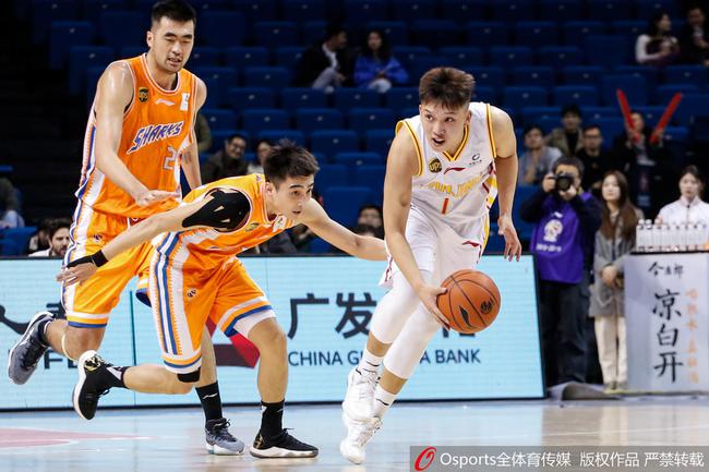 上海客场不敌同曦