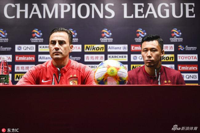 卡纳瓦罗携张琳芃出席赛前发布会