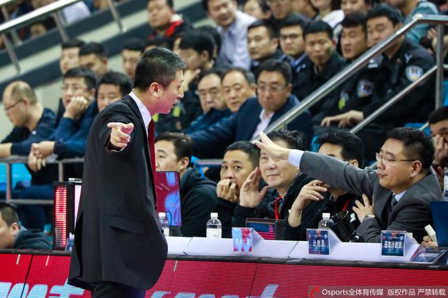郭士强比赛中情绪激动