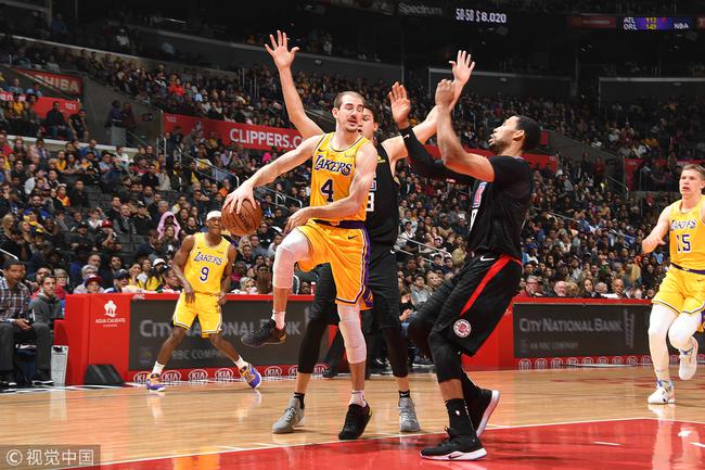 湖人赢下洛杉矶德比