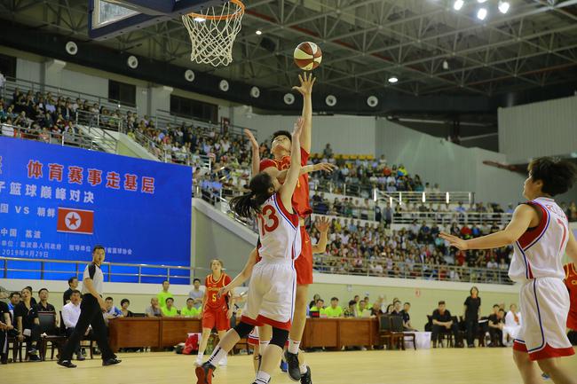 国奥女篮以81-65战胜朝鲜425团女篮