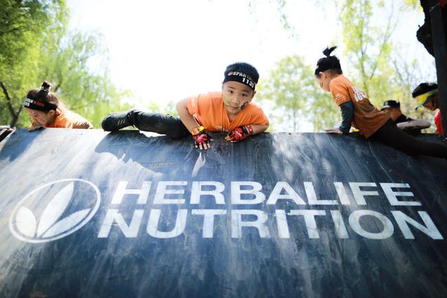 3500名斯巴达小勇士挑战极限 首批三色小勇士诞生