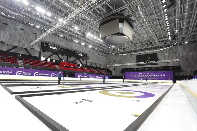 首钢园冰球馆被临时改为冰壶场地.图/北京市体育局