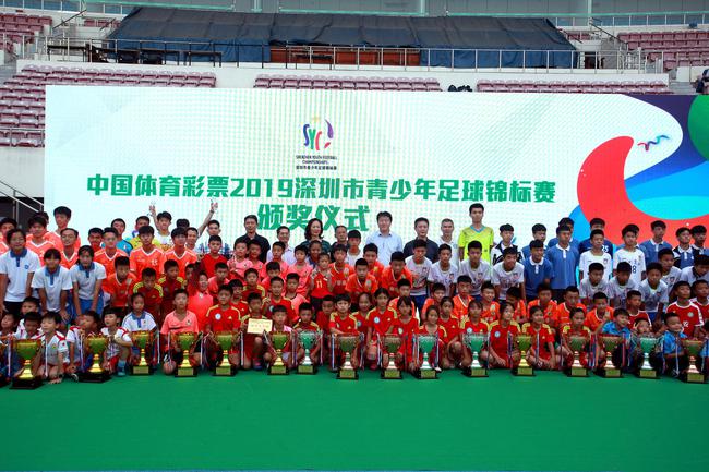深圳实验队以2比0战胜了沙井中学队获得了该组别冠军