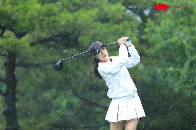 女子组冠军郑怡妮