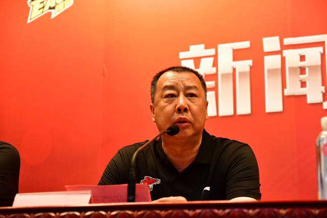 吴庆龙青岛国信双星男篮新赛季教练组终于尘埃落定,今天上午,俱乐部在