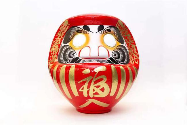 "达摩娃娃"助力女排球队 东京通关路好运常相伴