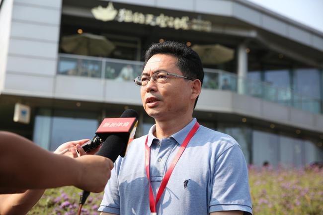 (海口市人民政府副市长龙卫东)