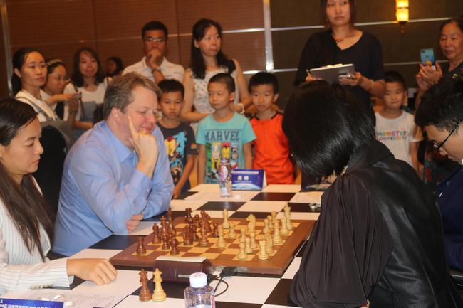 侯逸凡余泱漪对阵诸宸肖特