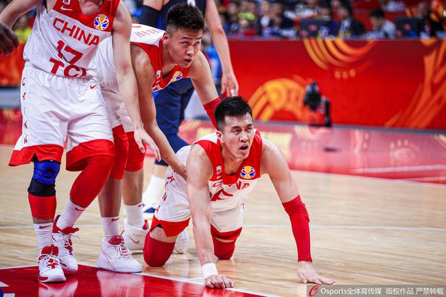 中国男篮后卫郭艾伦