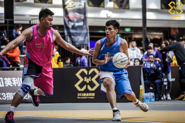 刘健在比赛中进攻