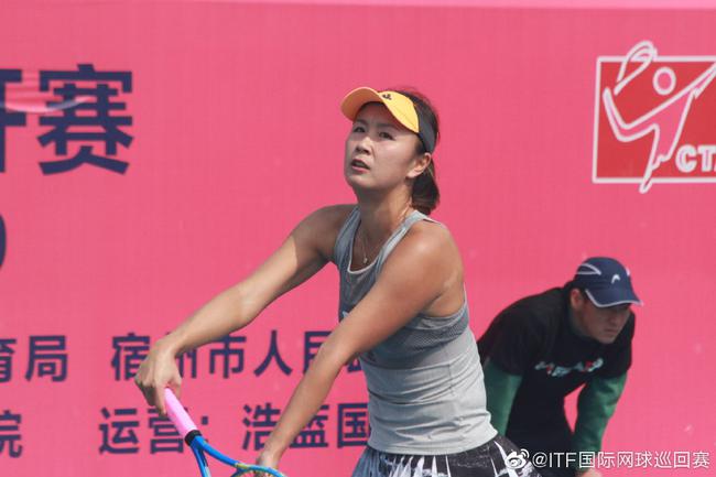 彭帅在比赛中(图/ITF国际网球巡回赛微博)