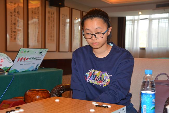 中国小将周泓余