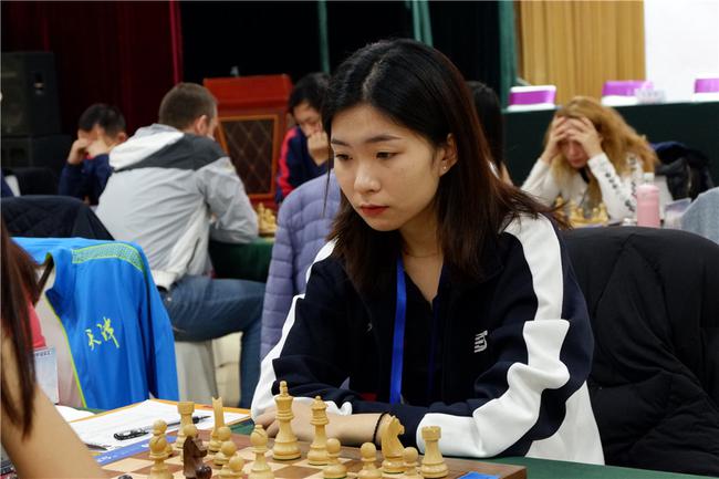 天津美女棋手肖依依