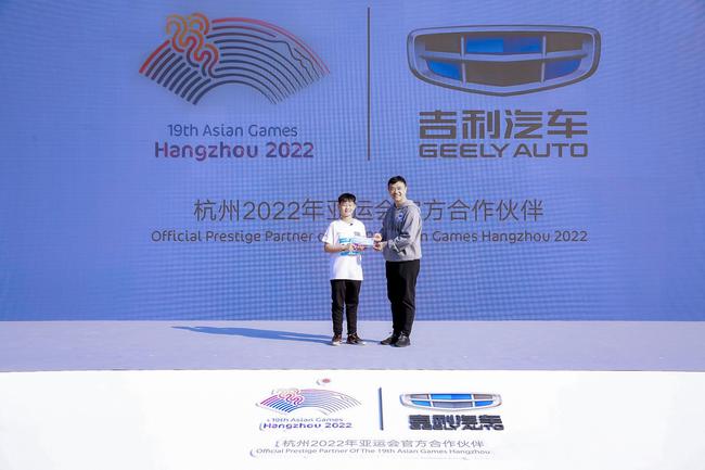 向上马拉松在广州塔收官 邹市明苏炳添鲍春来助