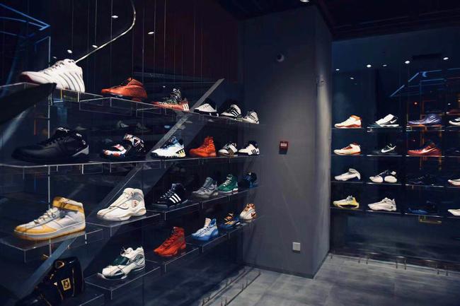 忙里偷闲王大雷剪彩 古城潮流新地标念叁西安正