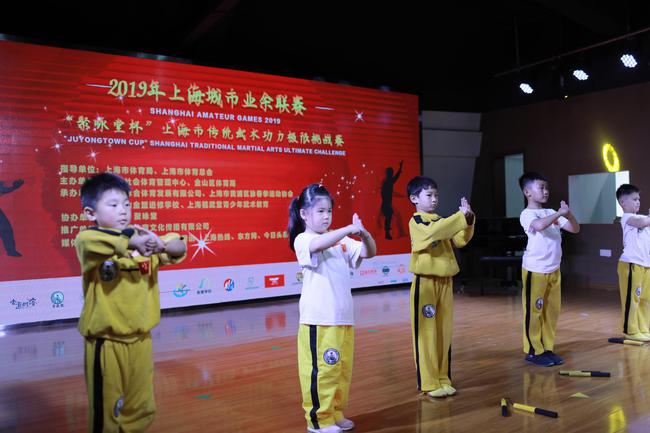 以武会友上海金山举办传统武术功力极限挑战赛