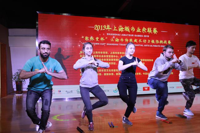 以武会友上海金山举办传统武术功力极限挑战赛