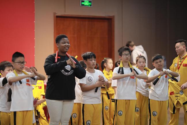 以武会友上海金山举办传统武术功力极限挑战赛