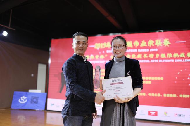 以武会友上海金山举办传统武术功力极限挑战赛