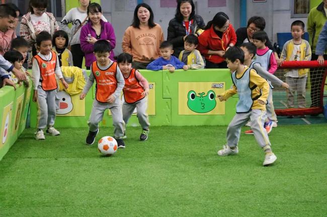 广东幼儿足球走在全国前列 欢乐足球嘉年华燃爆