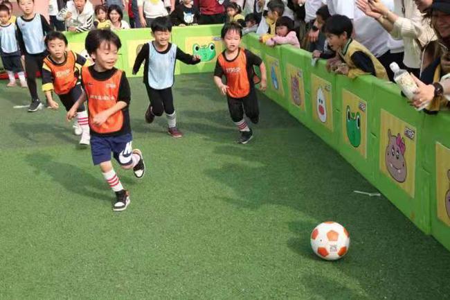 普及幼儿足球 为“娃娃足球工程”打造“羊城经