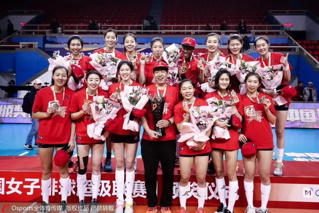 奋发向上顽强拼搏 天津女排迎来十二冠王朝