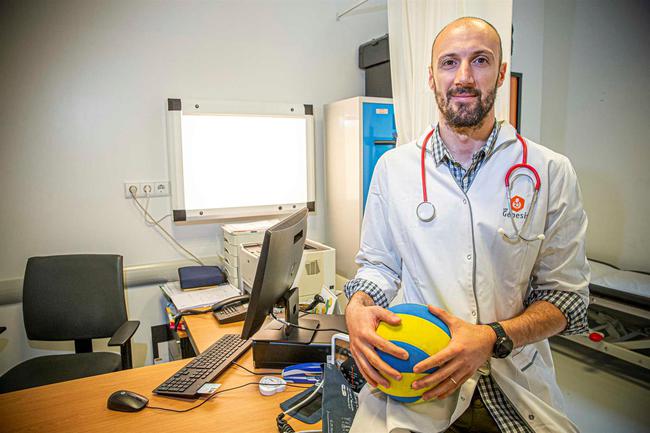 男排名将同时也是一线医生 称抗击疫情责无旁贷