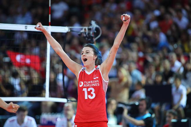 北京时间4月25日 土耳其女排接应博兹近日接受采访时表示自己的偶像是