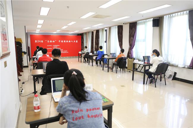 正在棋谱直播新人王赛半决赛：陈豪鑫VS屠晓宇