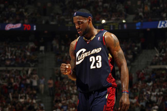 詹姆斯狂砍40分率队逆转取胜 季后赛席位再添关键胜利