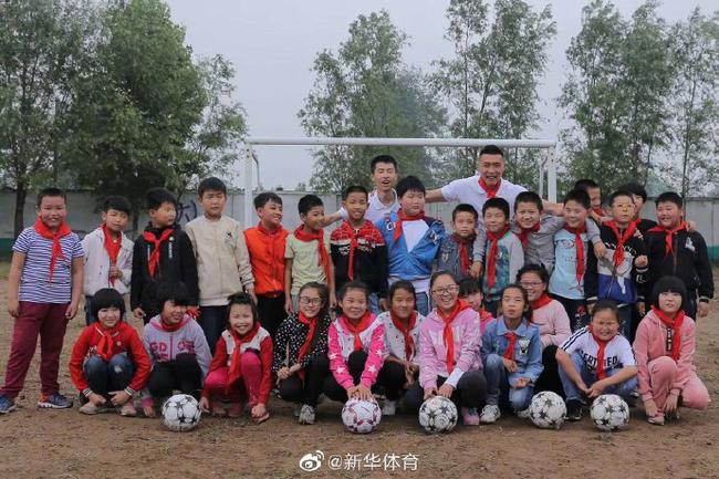 大宝与荆教练曾一起参加活动