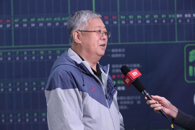 国家体育总局原副局长王钧向媒体介绍香港赛马会牵手网球的由来