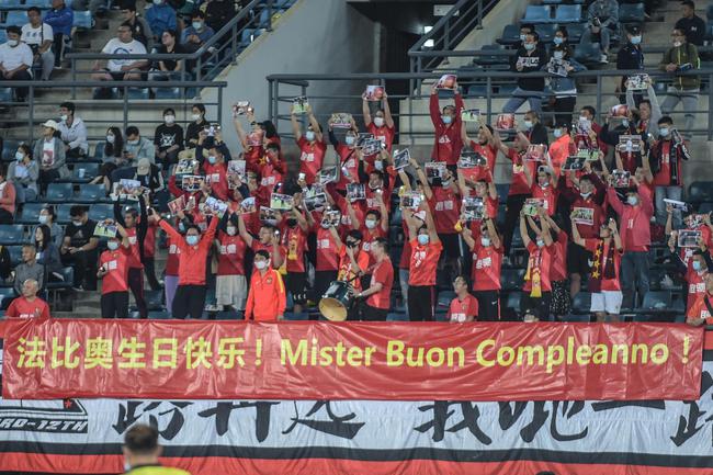 大连赛区,广州恒大球迷主帅卡纳瓦罗庆祝生日