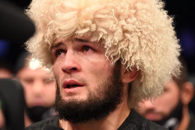 卡比布在ufc254赛后当场宣布退役