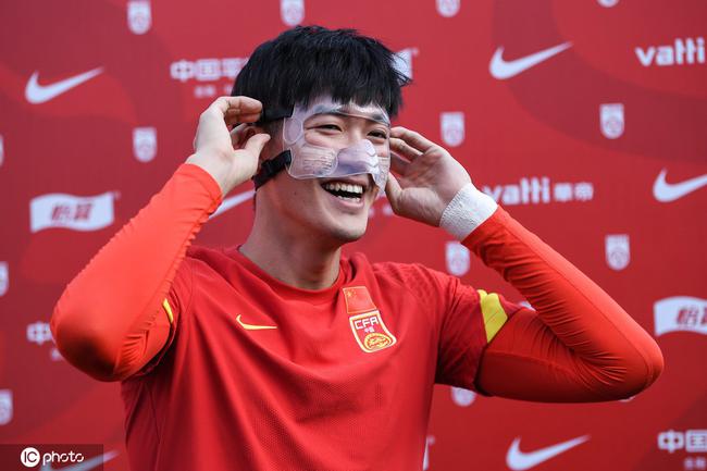 大练习量!颜骏凌直言浑身酸痛 谈国足40强赛方针