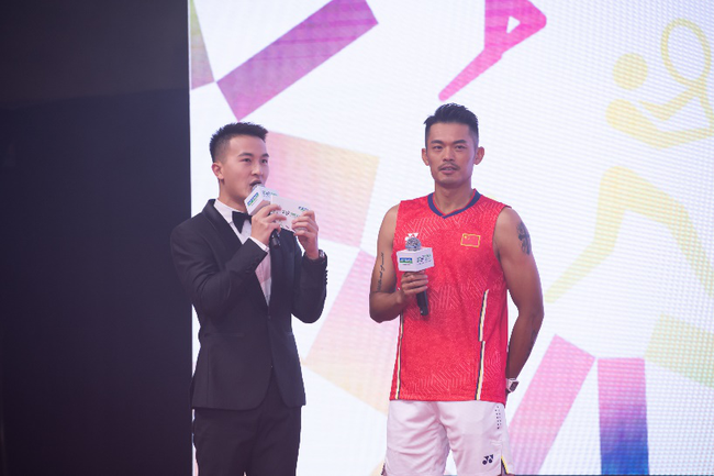 林丹参加活动身穿最新中国羽毛球国家队战袍 赢得全场掌声！